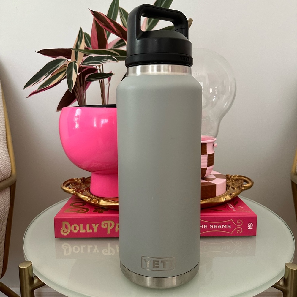 Yeti Rambler 1.36L EUC Granite Gray